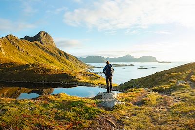 Randonneuse dans les Iles Lofoten - Norvège