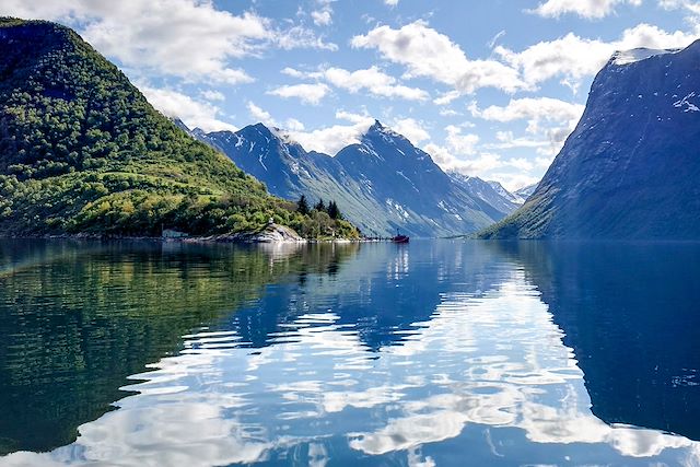 Voyage Kayak et randonnées dans le Hjørundfjord